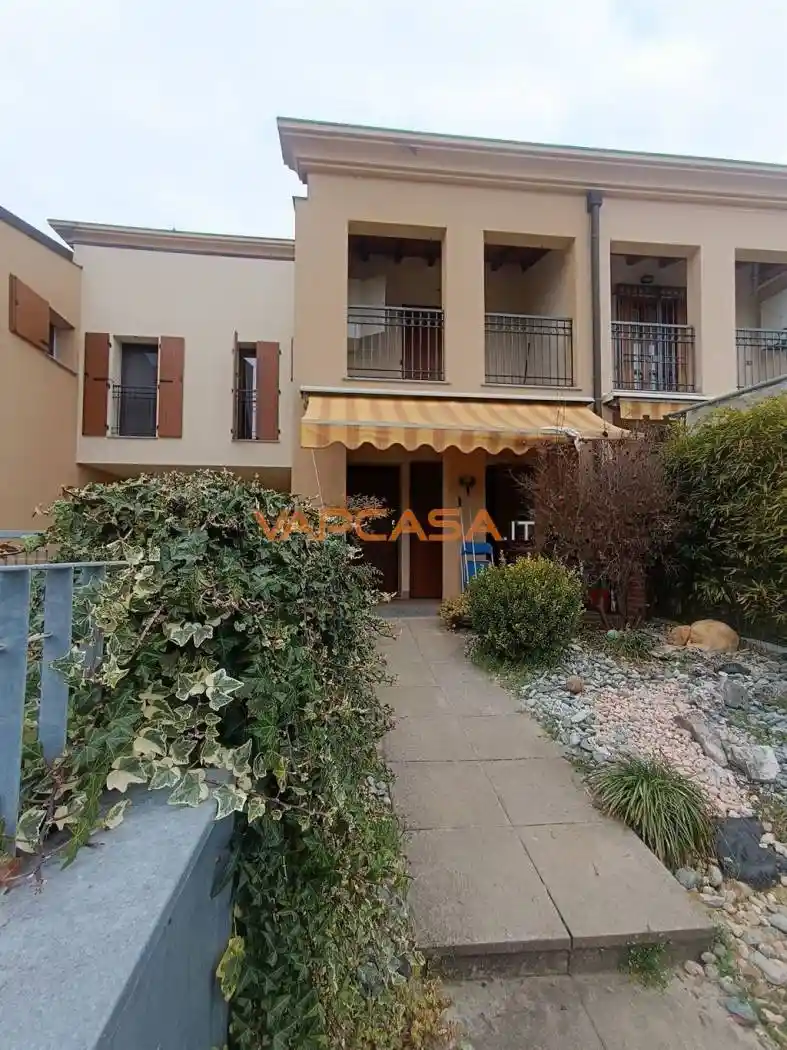 Villetta a schiera in vendita a Calcinate