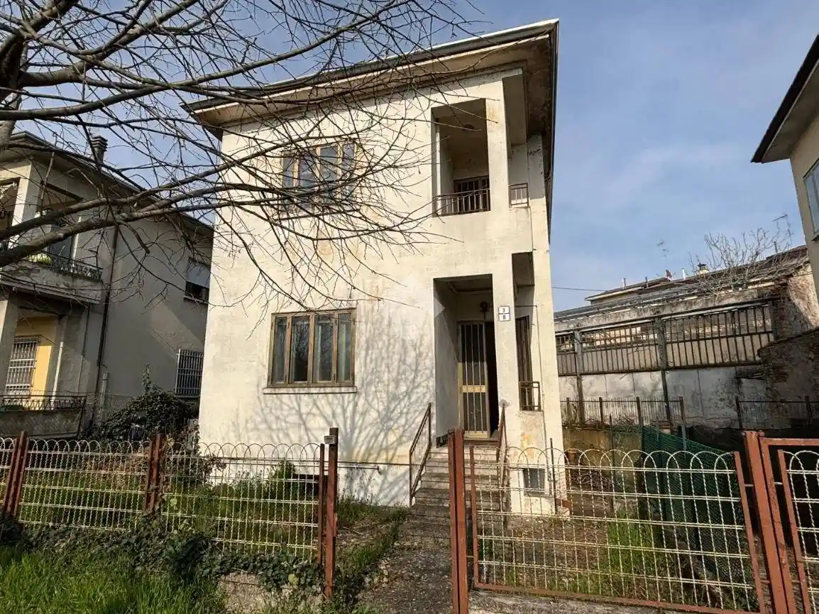 Villa in vendita a Mantova