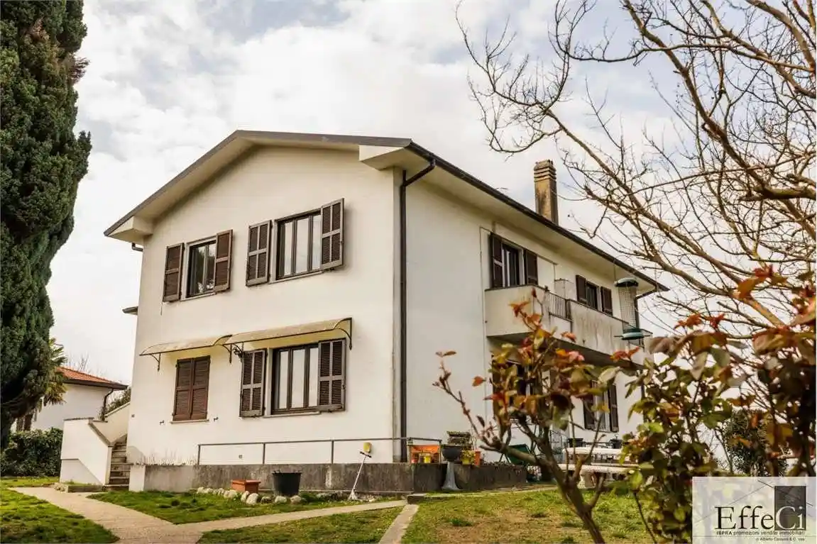 Appartamento in vendita a Cocquio-Trevisago