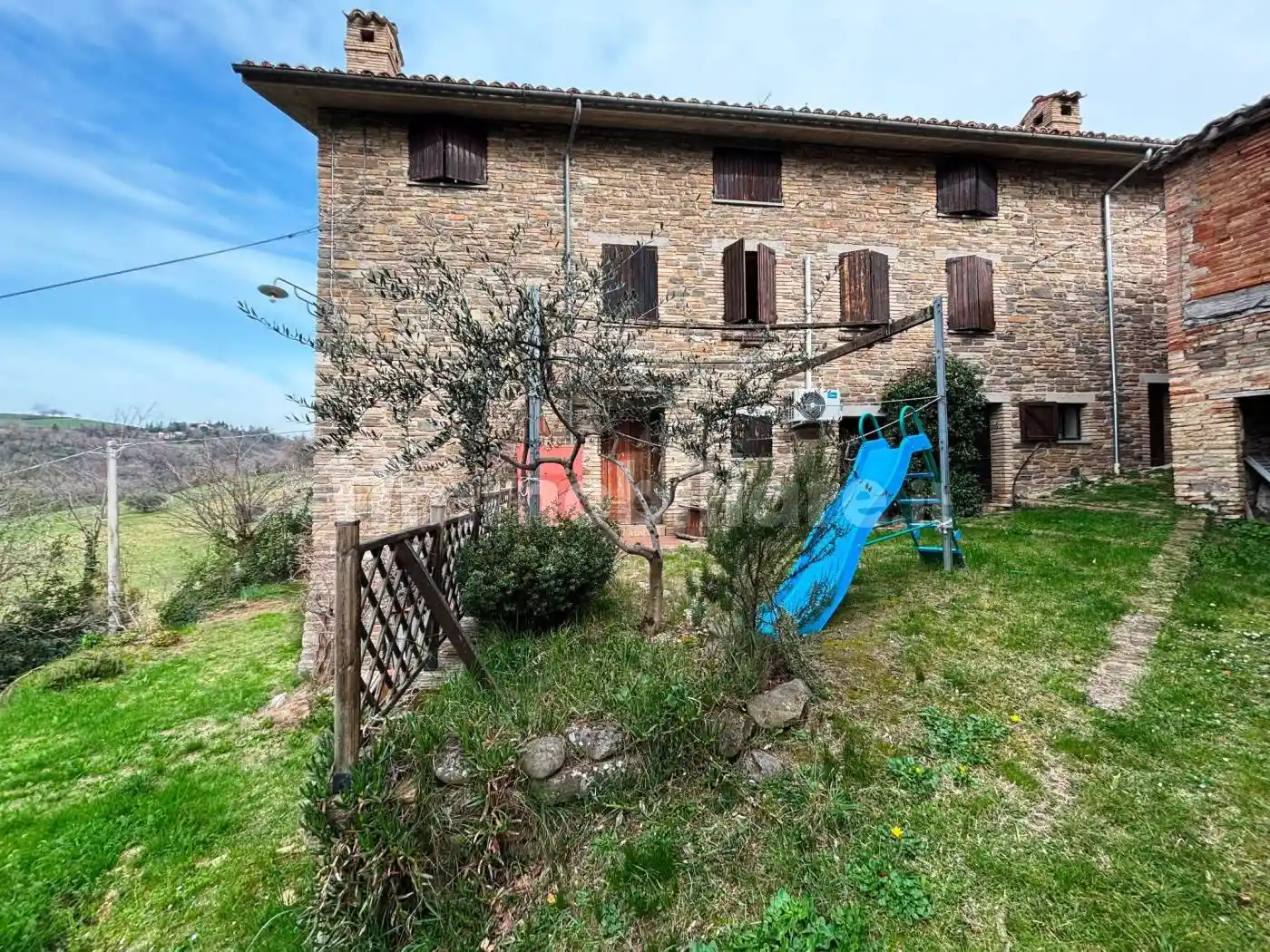 Casa indipendente in vendita a San Severino Marche
