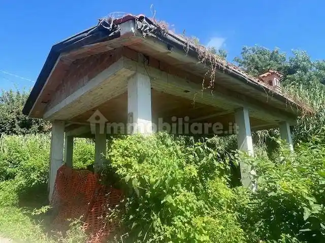 Casa indipendente in vendita a Massa