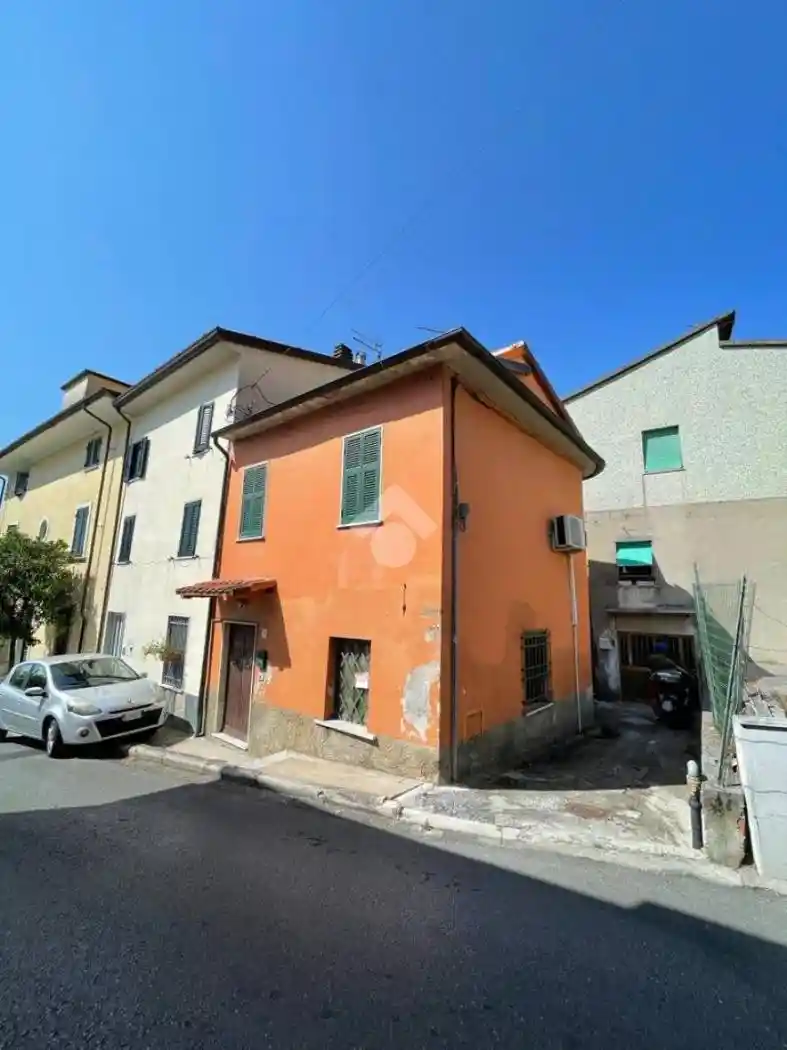 Casa indipendente in vendita a Massa
