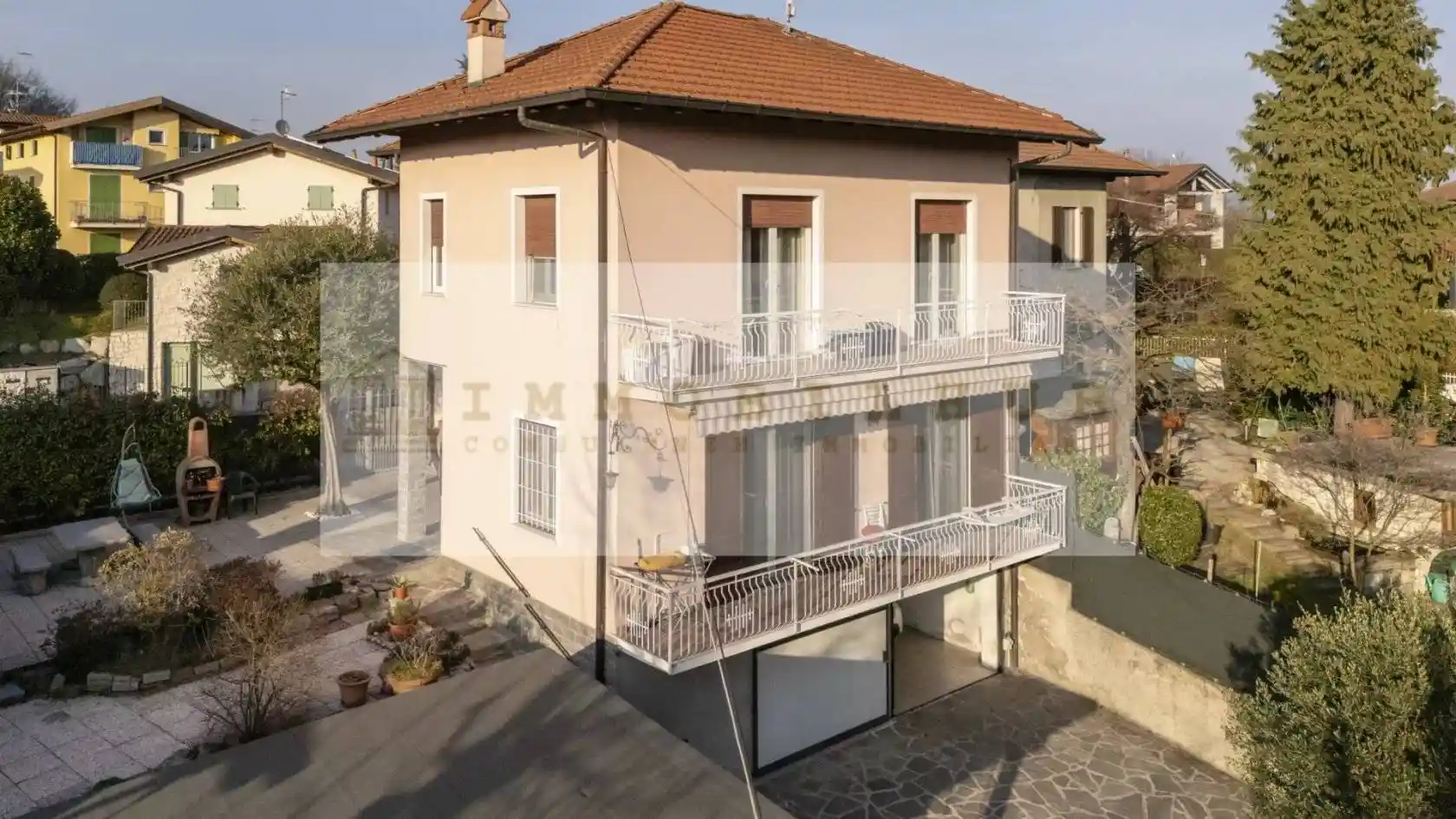 Villa in vendita a Travedona-Monate