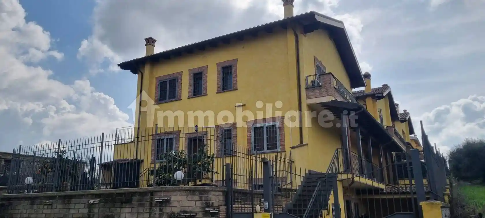 Villetta a schiera in affitto a Marino