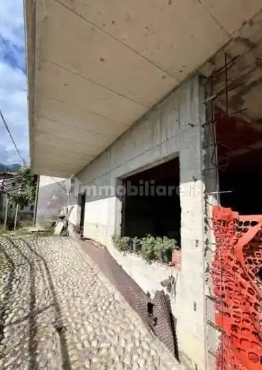 Casa indipendente in vendita a Gravedona ed Uniti