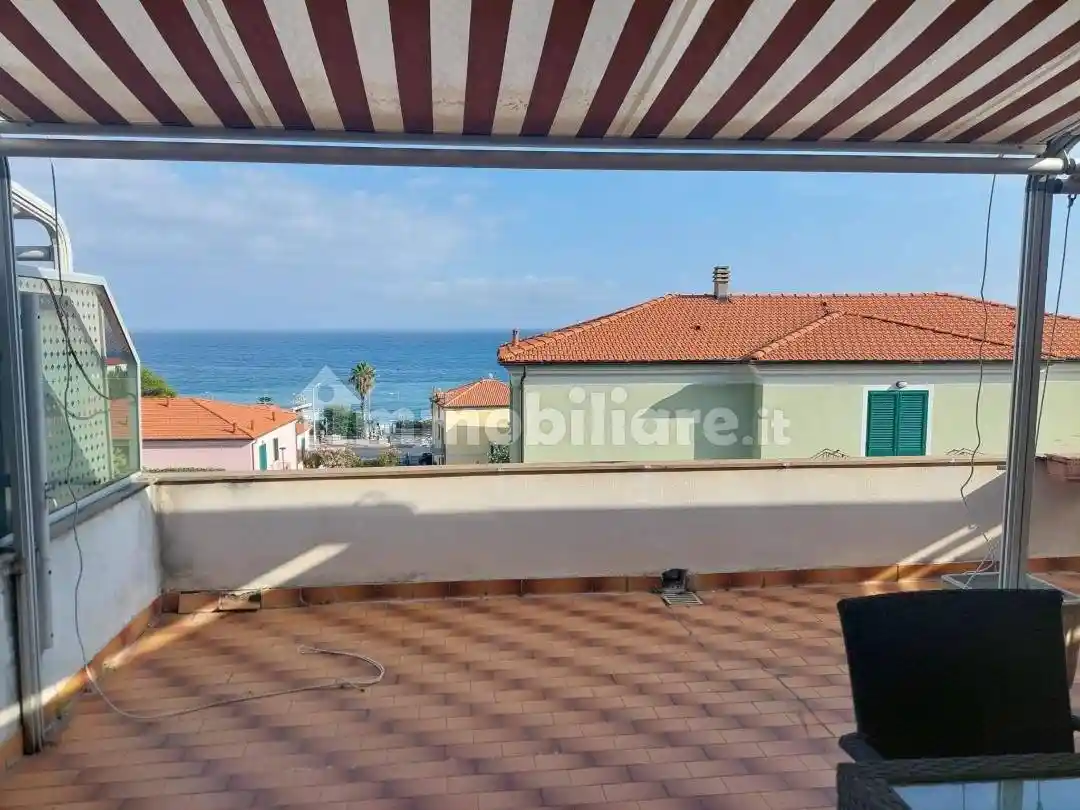 Appartamento in affitto a Riva Ligure