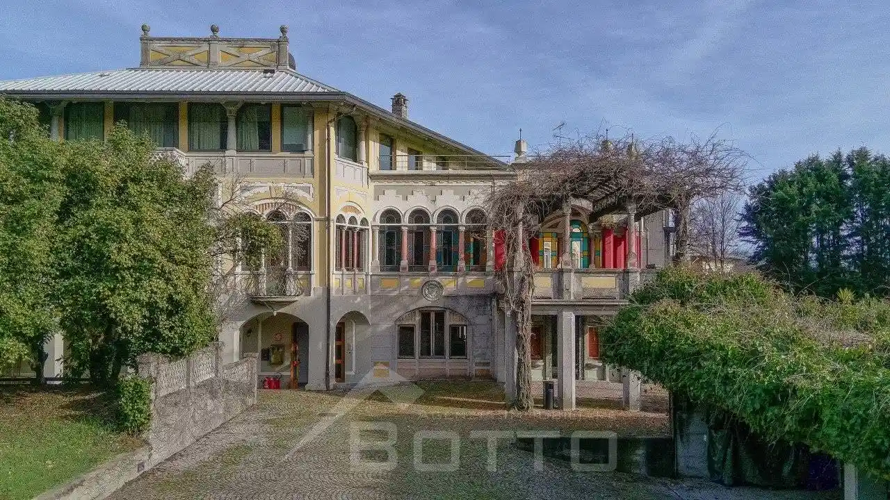 Palazzo - Edificio in vendita a Gattinara