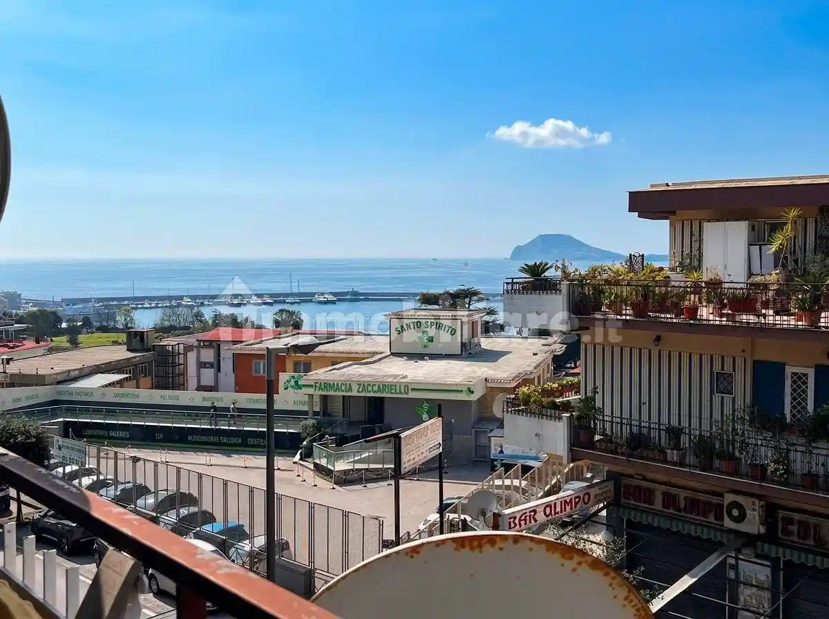 Appartamento in vendita a Pozzuoli