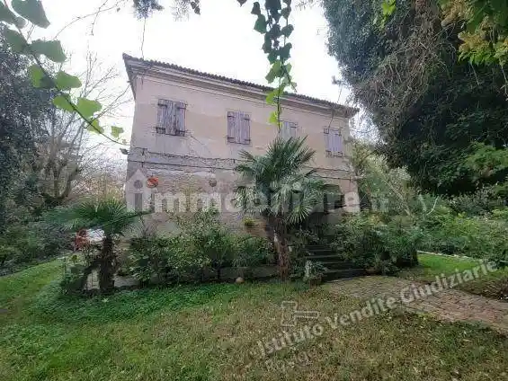 Palazzo - Stabile in vendita a Loreo