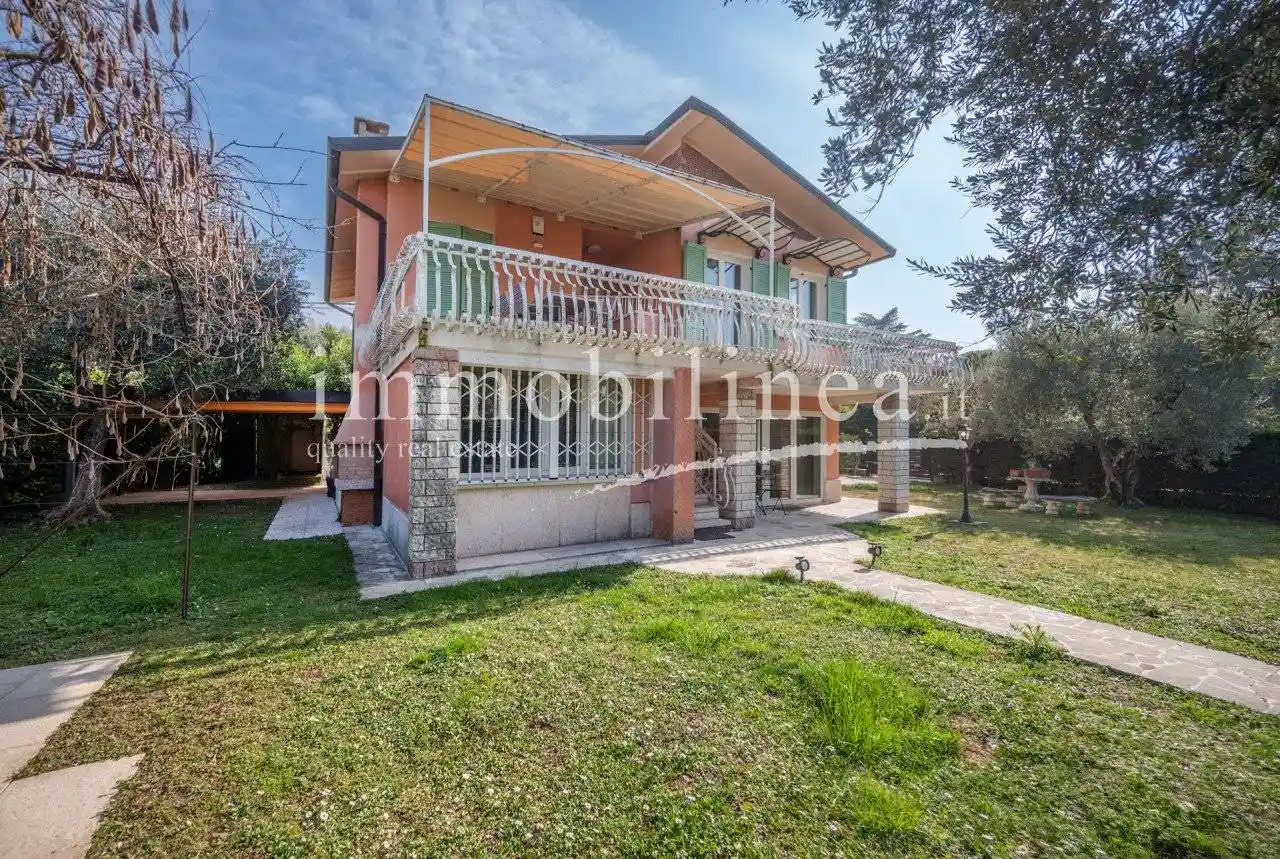 Villa in vendita a Lazise