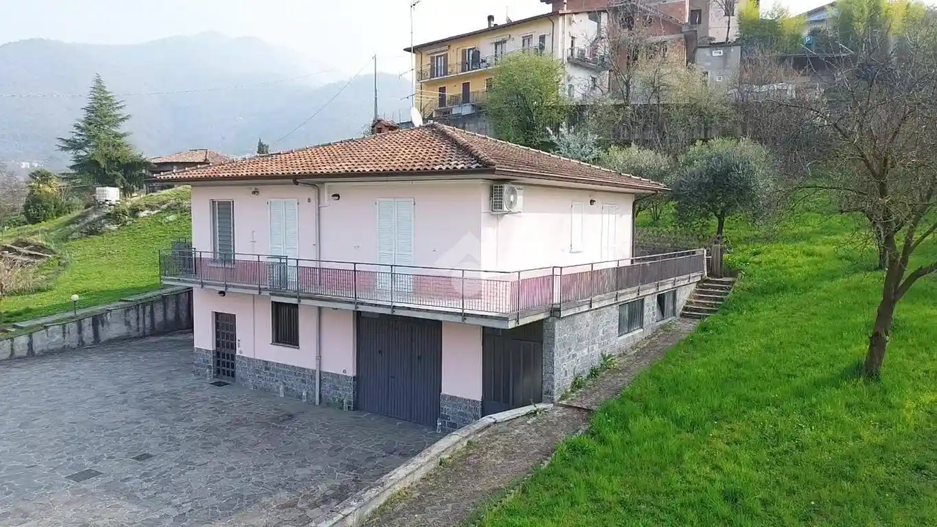 Villa in vendita a Sarnico