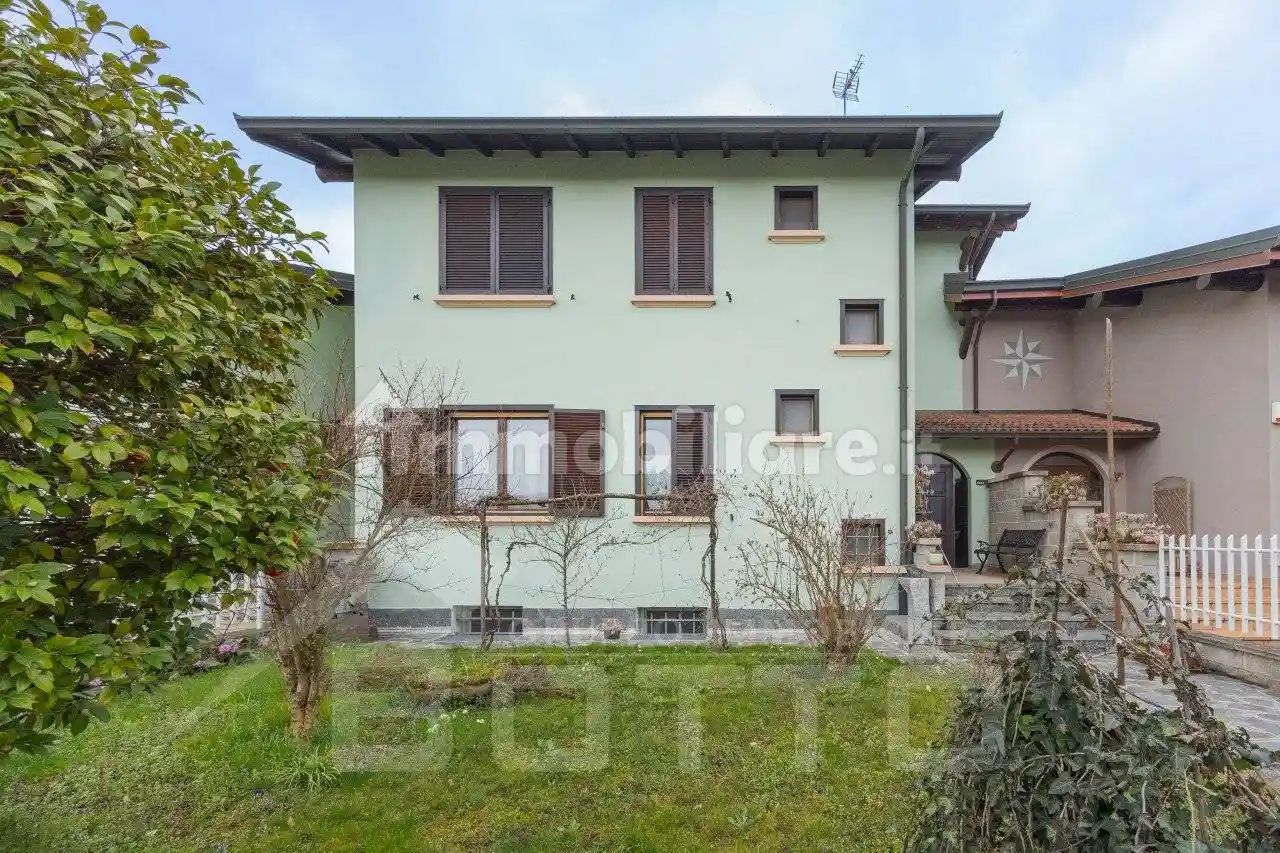 Villetta a schiera in vendita a Oleggio