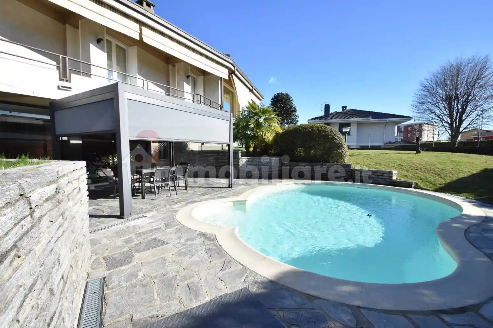 Villa in vendita a Varallo Pombia