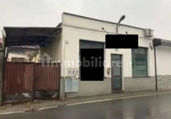 Palazzo - Stabile in vendita a Confienza