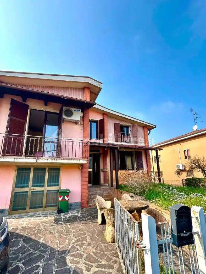 Villa in vendita a Concordia sulla Secchia