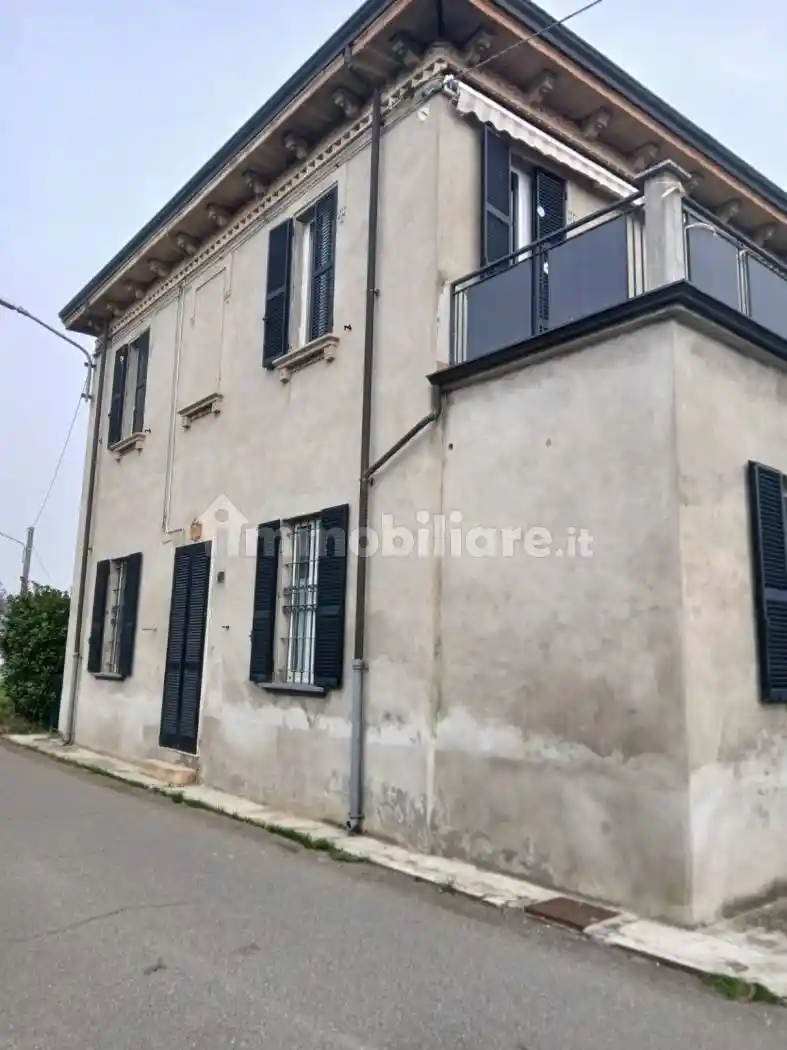 Casa indipendente in vendita a Piacenza