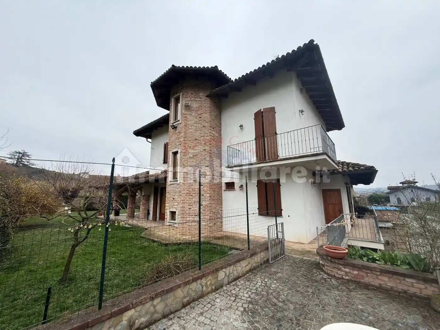 Villa in vendita a Nizza Monferrato
