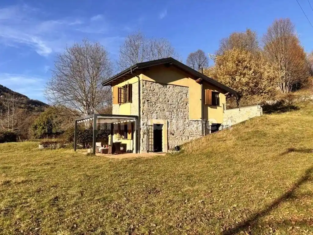 Casa indipendente in vendita a Centro Valle Intelvi