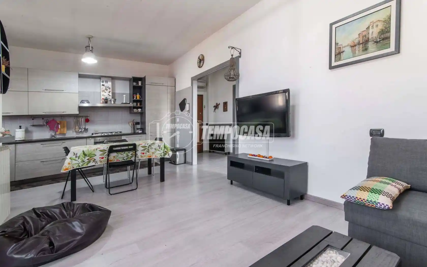 Appartamento in vendita a Locate Varesino