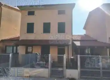 Villa in vendita a Rosora