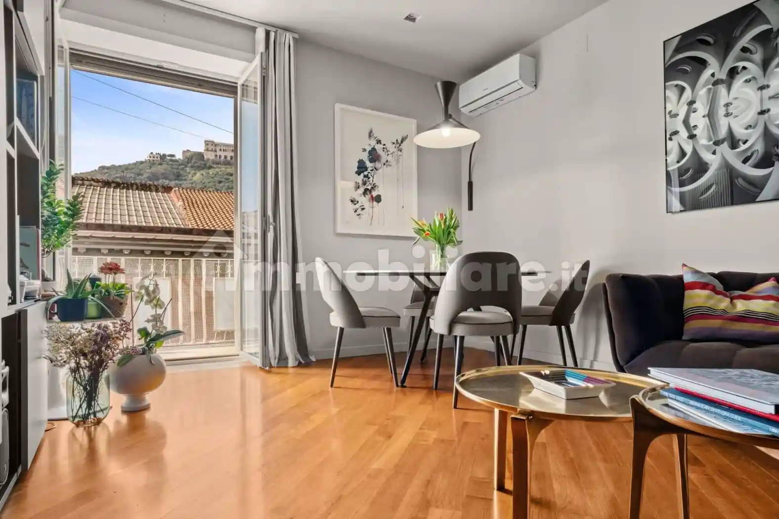 Appartamento in vendita a Napoli