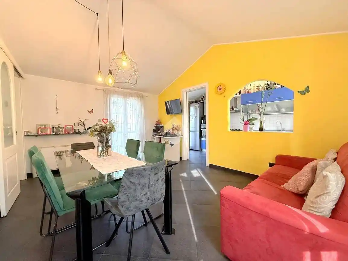 Appartamento in vendita a Caronno Pertusella