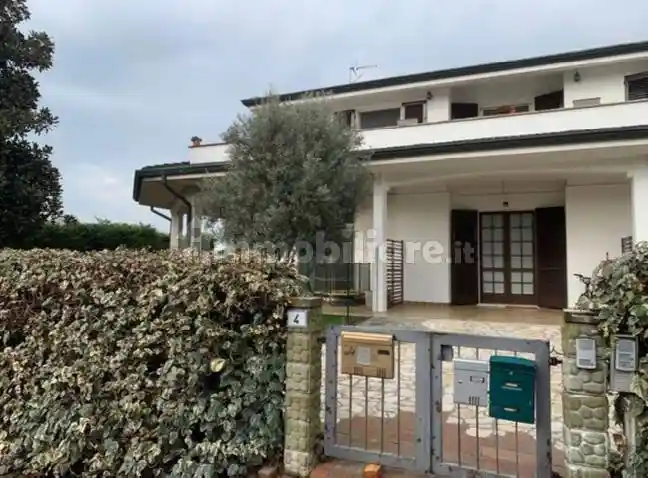 Villa in vendita a Curtatone