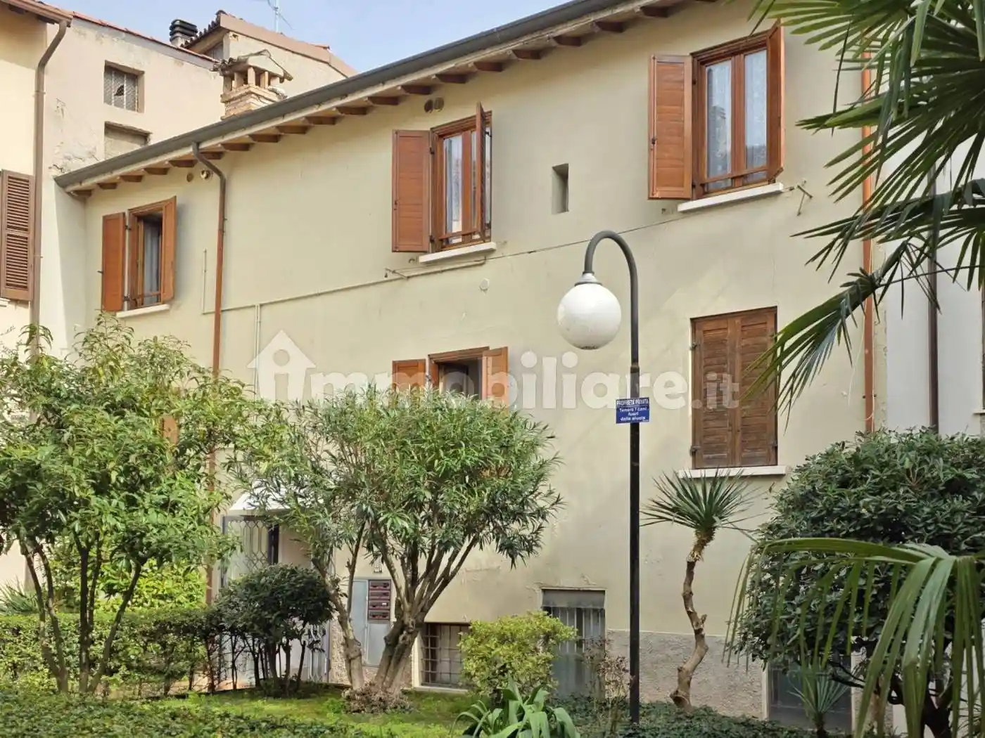 Palazzo - Edificio in vendita a Desenzano del Garda