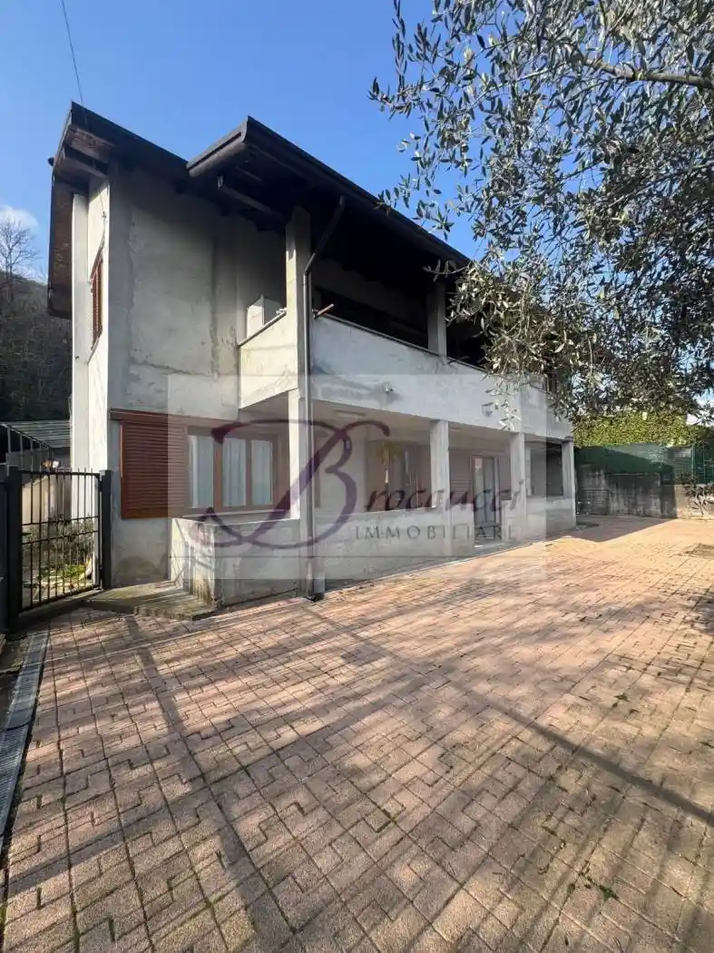 Villa in vendita a Cuasso al Monte