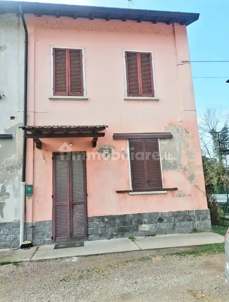 Casa indipendente in vendita a Pavia
