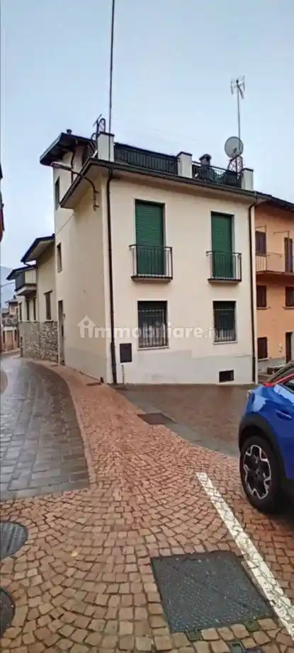 Casa indipendente in affitto a Bedero Valcuvia