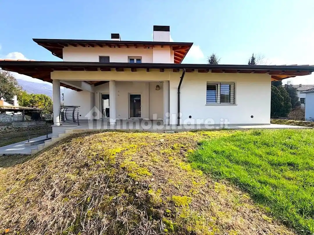 Villa in vendita a Attimis