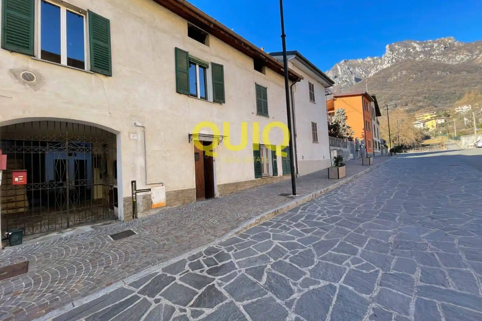 Appartamento in vendita a Valmadrera