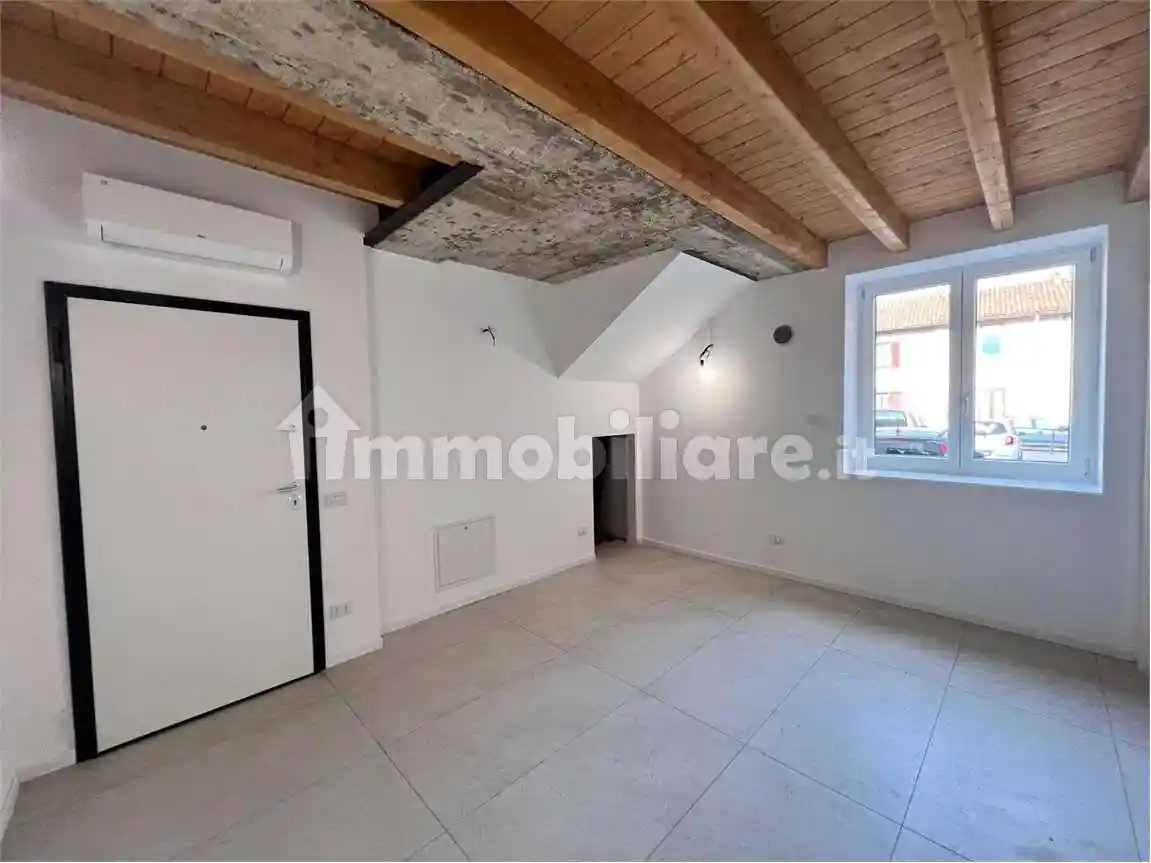 Appartamento in affitto a Sovico