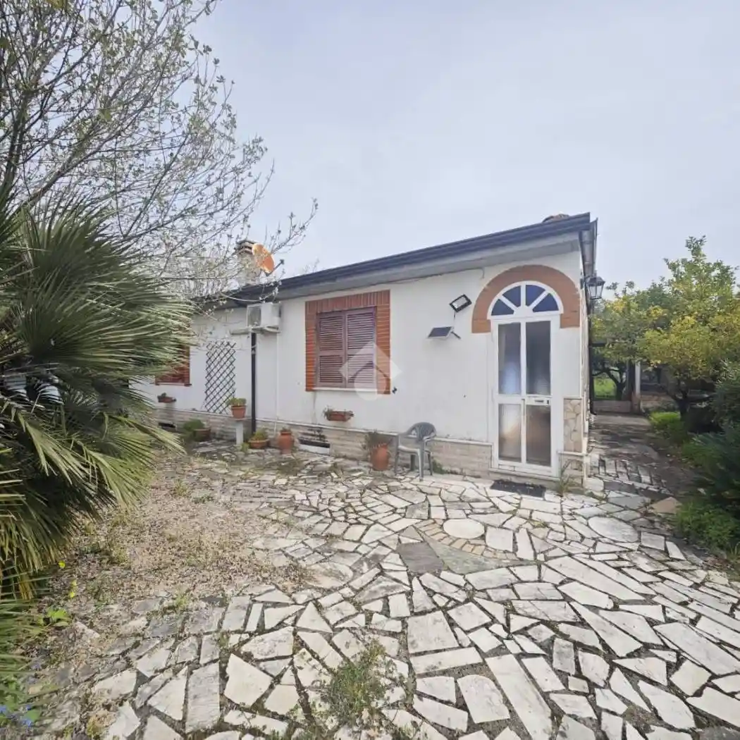 Villa in vendita a Santi Cosma e Damiano