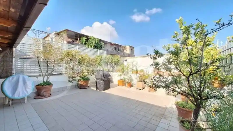 Appartamento in vendita a Napoli