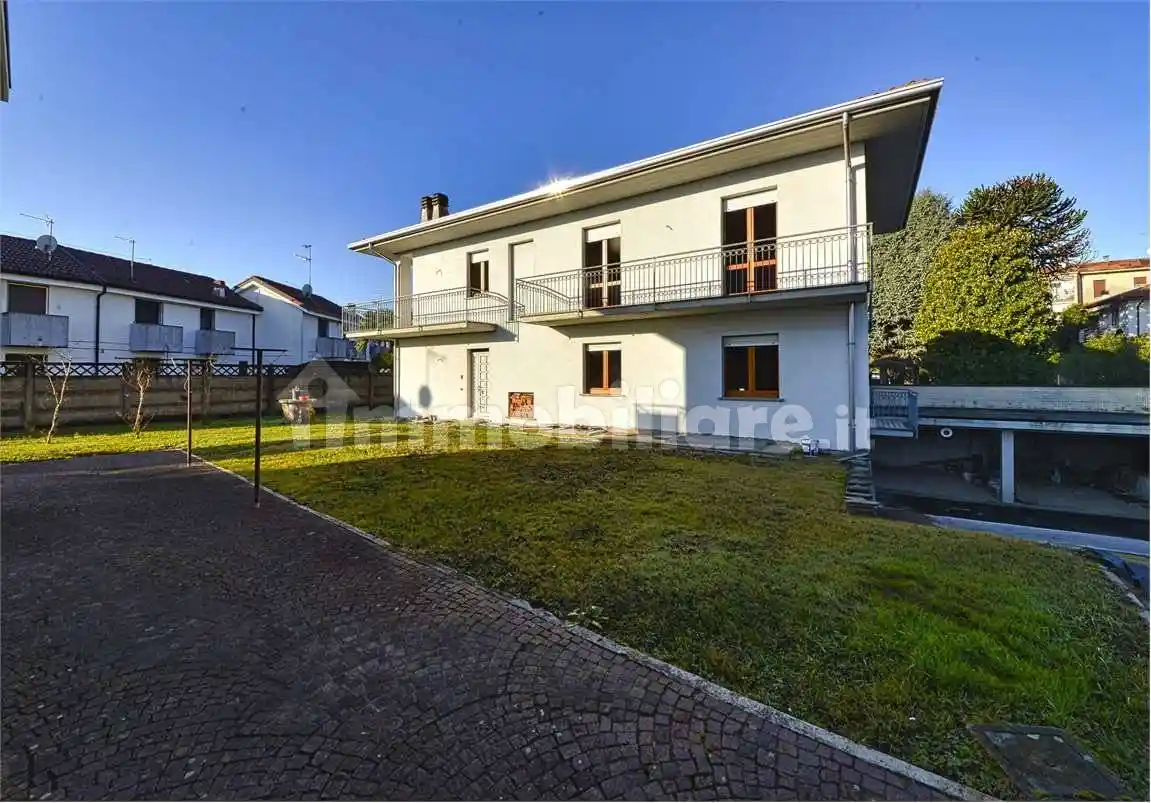 Villa in vendita a Cislago