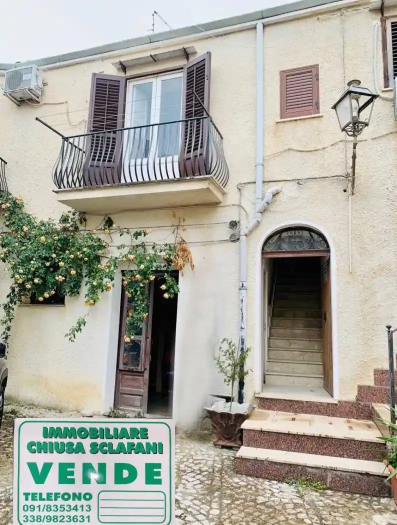 Casa indipendente in vendita a Palazzo Adriano