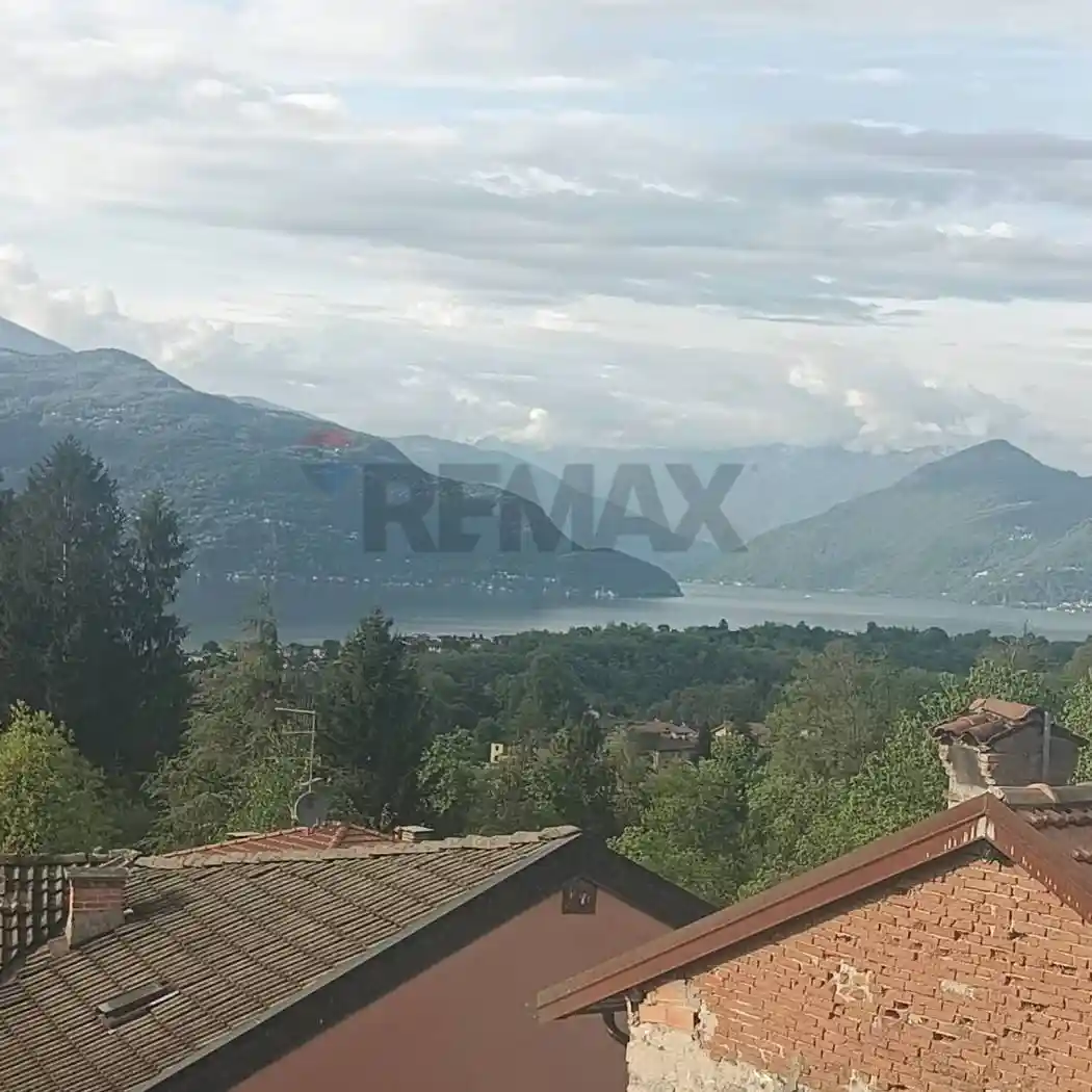 Casa indipendente in vendita a Castelveccana