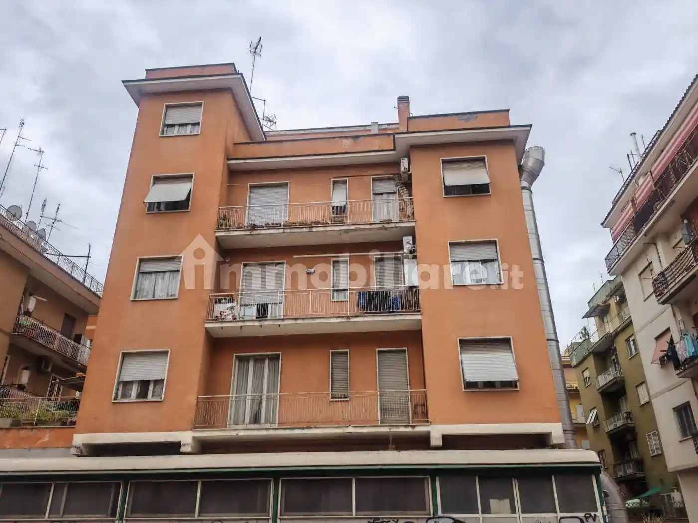 Palazzo - Edificio in vendita a Roma