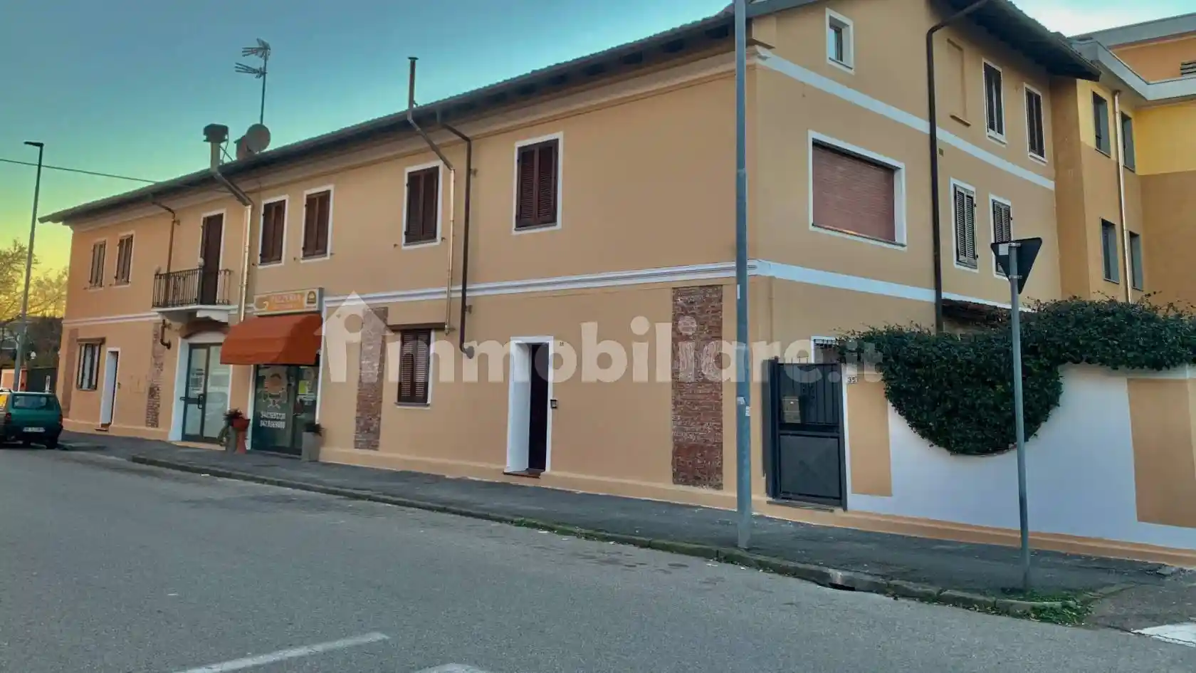 Palazzo - Edificio in vendita a Novara