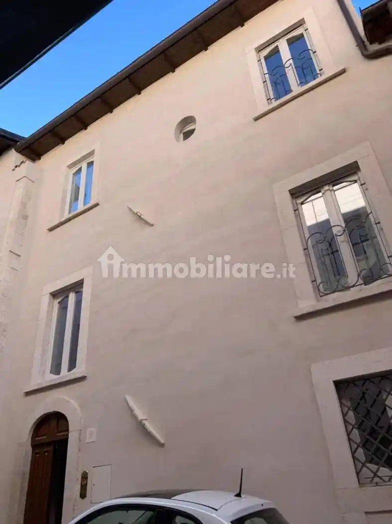 Casa indipendente in vendita a L'Aquila
