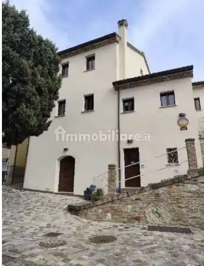 Palazzo - Stabile in vendita a Colli al Metauro