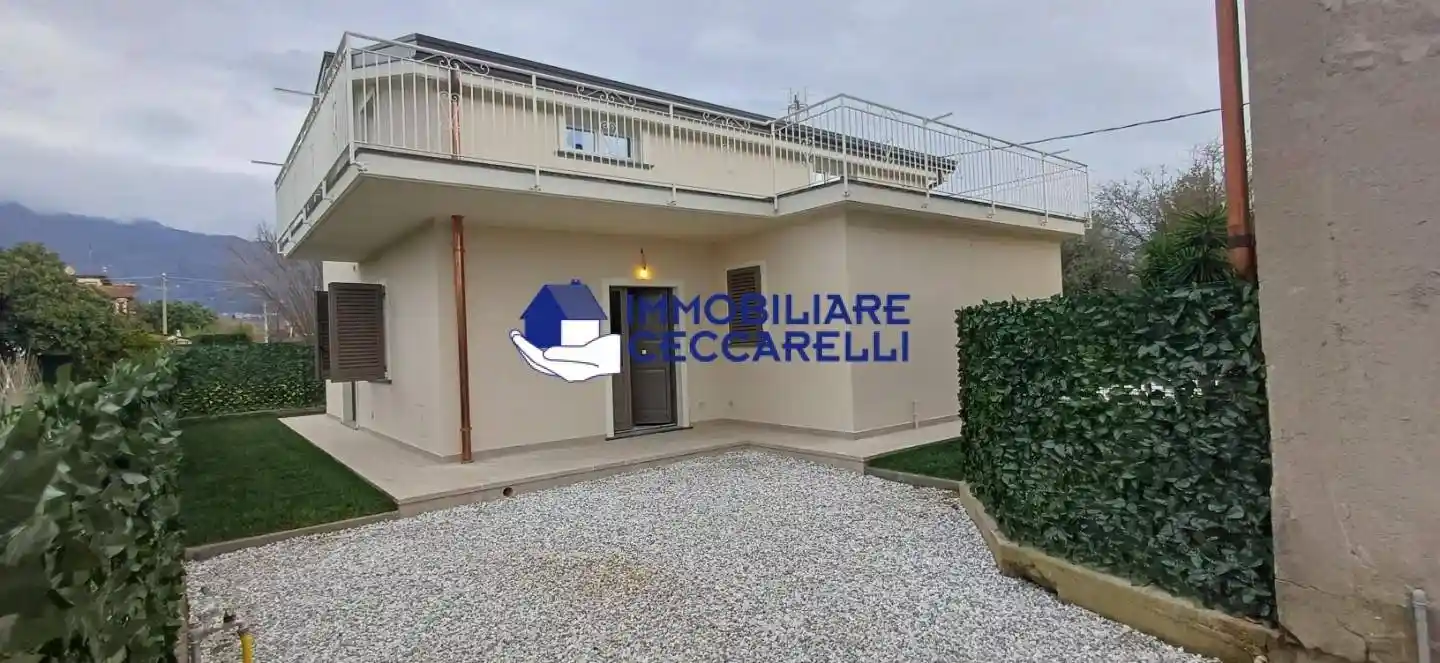 Casa indipendente in vendita a Massa