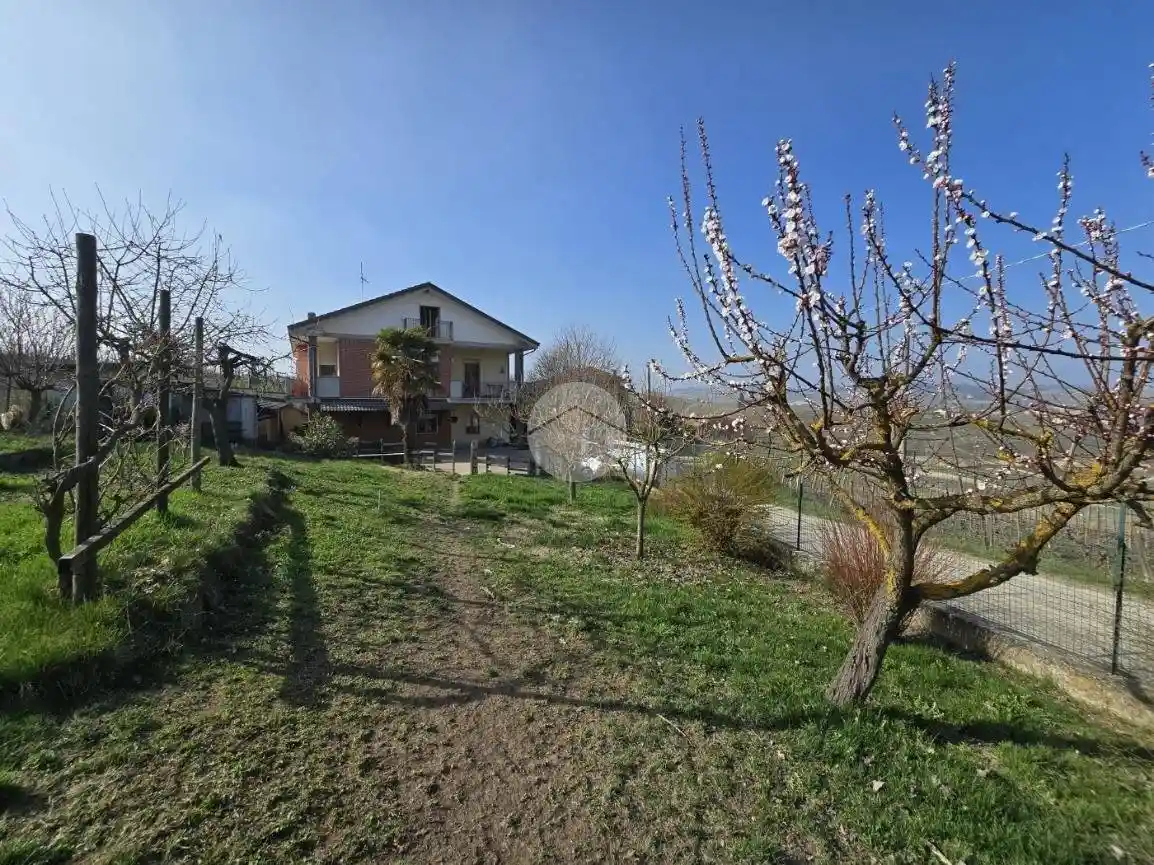 Villa in vendita a Castiglione Tinella