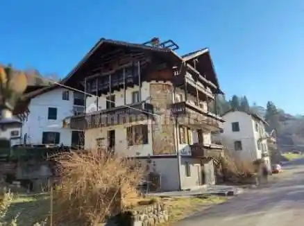 Casa indipendente in vendita a Forni di Sopra