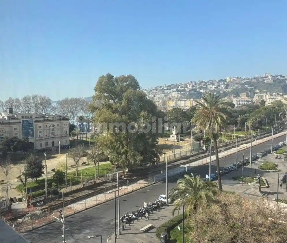 Appartamento in vendita a Napoli