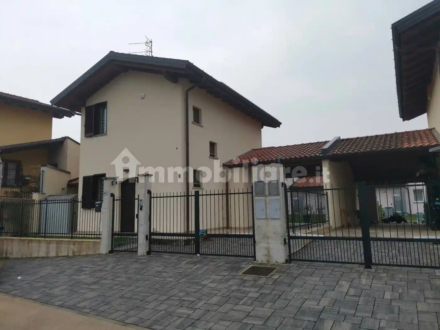 Villa in vendita a Cadrezzate con Osmate