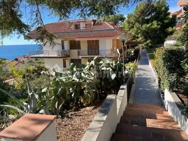 Appartamento in affitto a Costarainera