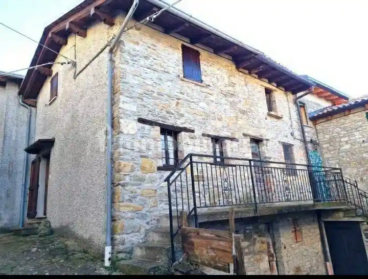 Casa indipendente in vendita a Romagnese